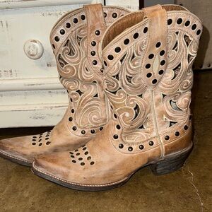 ARIAT Western Cowboy Boots with Cutout Design